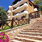 Hera 아파트호텔